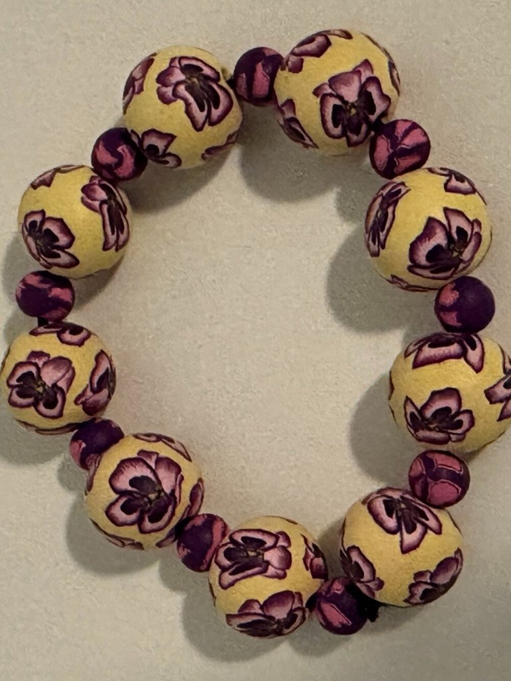 Handmade-Style Floral Bead Bracelet – Purple Cream Boho Accessory